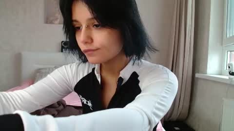 Snapshot of the_slutty_fox chatting on 06.12.26 the_slutty_fox online show from 06.12.26