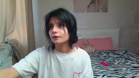 Snapshot of the_slutty_fox chatting on 08.01.26 the_slutty_fox online show from 08.01.26