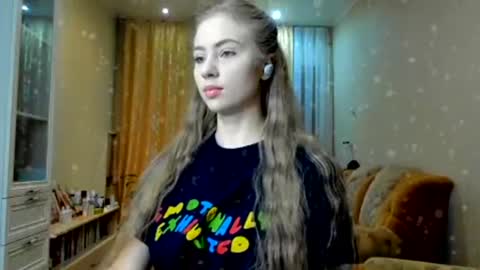 Ally    STREAMING ON TWITCH NOW Check my Twitter for updates online show from 12.06.24