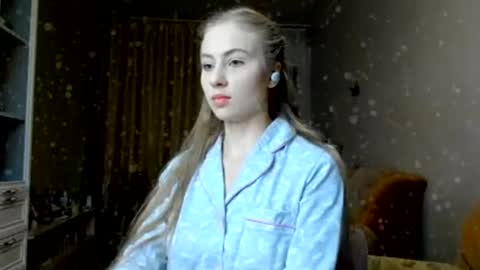 Ally    STREAMING ON TWITCH NOW Check my Twitter for updates online show from 01.06.25