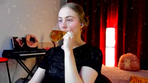 Ally    STREAMING ON TWITCH NOW Check my Twitter for updates online show from 12.04.25