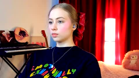 Ally    STREAMING ON TWITCH NOW Check my Twitter for updates online show from 03.05.26