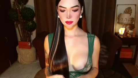 thea_whong online show from 04.12.26