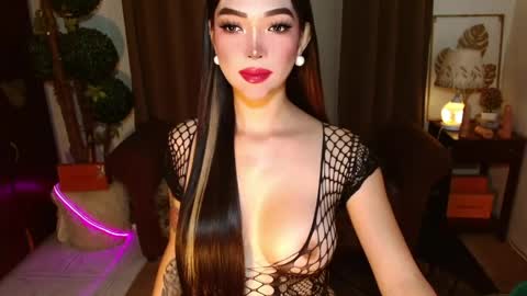 thea_whong online show from 04.27.26
