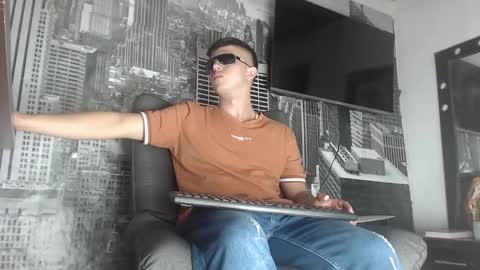 Snapshot of theangelmiguel chatting on 01.12.25 Miguel Angel online show from 01.12.25