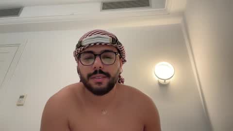 Snapshot of thearabboy98 chatting on 01.14.25 thearabboy98 online show from 01.14.25