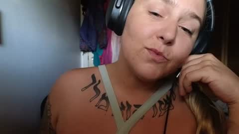 Snapshot of theauroramae chatting on 06.13.26 theauroramae - online show from 06.13.26