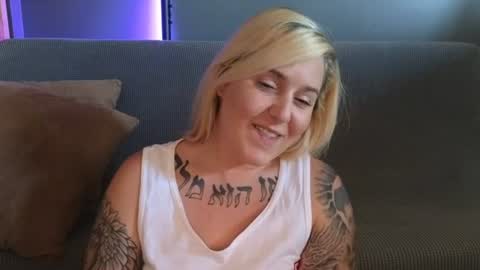 Snapshot of theauroramae chatting on 06.19.26 theauroramae - online show from 06.19.26