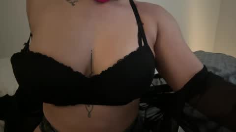 Snapshot of thebellarosa chatting on 04.29.26 Bella Rosa online show from 04.29.26
