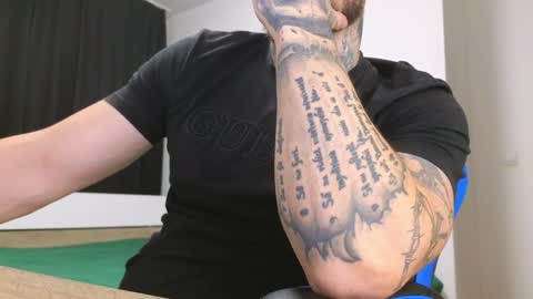 Snapshot of thebestmuscles chatting on 12.04.24 John online show from 12.04.24