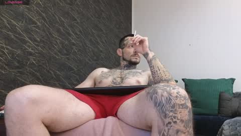 Snapshot of thebestmuscles chatting on 01.01.25 John online show from 01.01.25