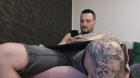 Snapshot of thebestmuscles chatting on 01.09.25 John online show from 01.09.25