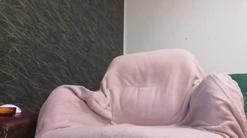 Snapshot of thebestmuscles chatting on 01.12.25 John online show from 01.12.25