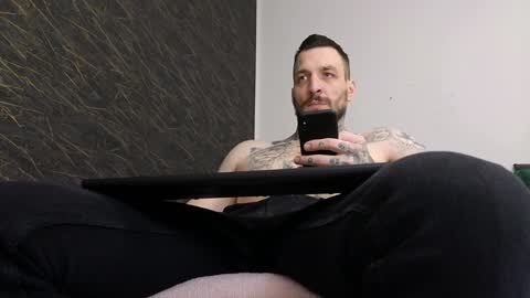 Snapshot of thebestmuscles chatting on 01.31.25 John online show from 01.31.25