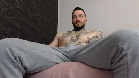 Snapshot of thebestmuscles chatting on 02.05.25 John online show from 02.05.25