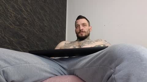 Snapshot of thebestmuscles chatting on 02.05.25 John online show from 02.05.25