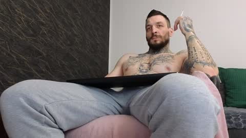 Snapshot of thebestmuscles chatting on 02.07.25 John online show from 02.07.25