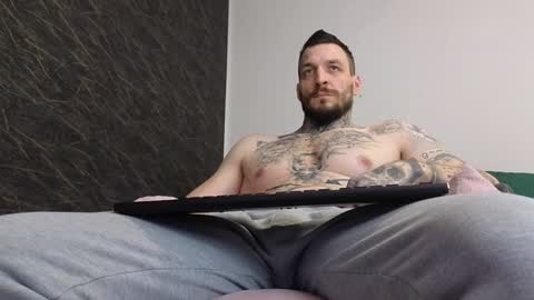 Snapshot of thebestmuscles chatting on 02.07.25 John online show from 02.07.25