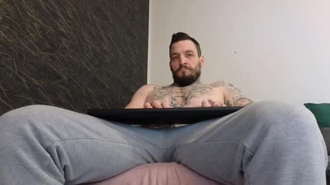 Snapshot of thebestmuscles chatting on 02.25.25 John online show from 02.25.25