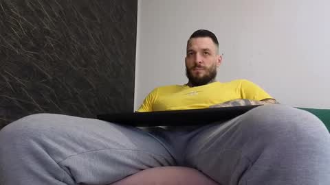 Snapshot of thebestmuscles chatting on 03.08.25 John online show from 03.08.25