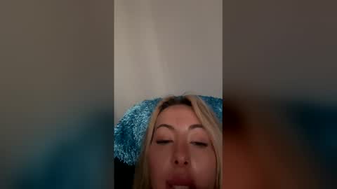 Snapshot of theblondebunni chatting on 04.02.26 theblondebunni online show from 04.02.26