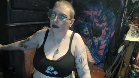 Snapshot of thecurvysiren chatting on 12.31.24 thecurvysiren online show from 12.31.24