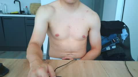 Snapshot of thecuteguy144949 chatting on 06.17.26 thecuteguy144949 online show from 06.17.26