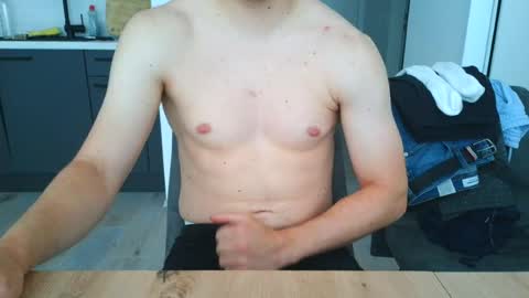 Snapshot of thecuteguy144949 chatting on 06.18.26 thecuteguy144949 online show from 06.18.26