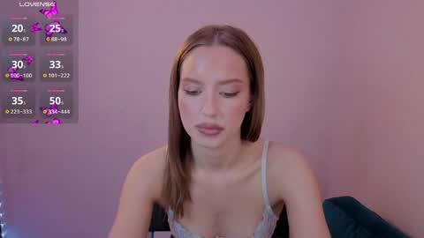 Snapshot of thecutienatura chatting on 05.06.26 Olivia online show from 05.06.26