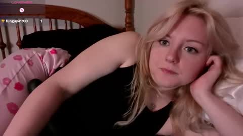 Snapshot of thedancingalien chatting on 05.07.26 Kassandra Grant online show from 05.07.26