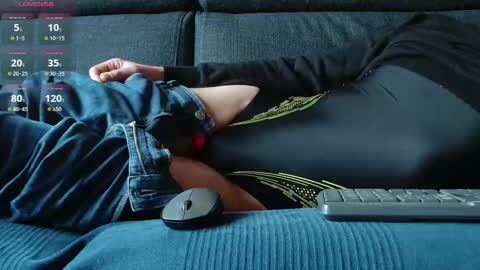 Snapshot of thediscretee chatting on 03.06.25 thediscretee online show from 03.06.25