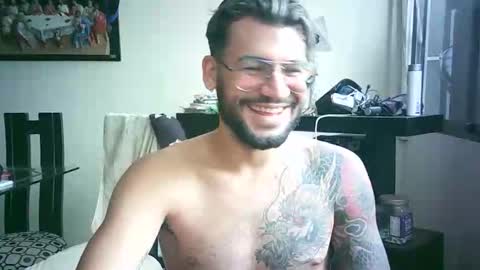 Snapshot of thedragonboyxxx chatting on 04.20.26 thedragonboyxxx online show from 04.20.26