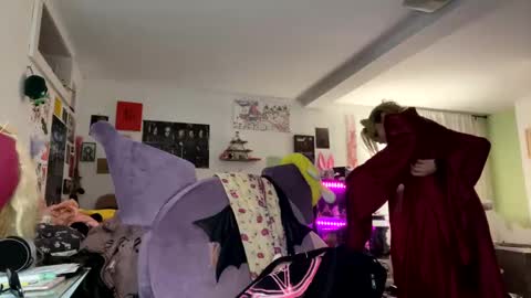 KIng Venus online show from 12.21.24