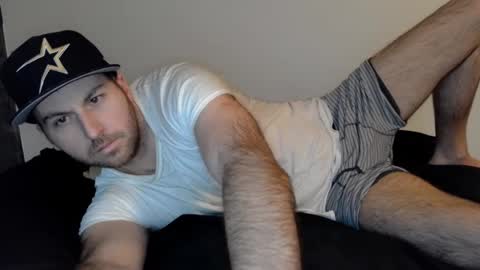 Snapshot of theetwohander chatting on 02.15.25 Theetwohander online show from 02.15.25
