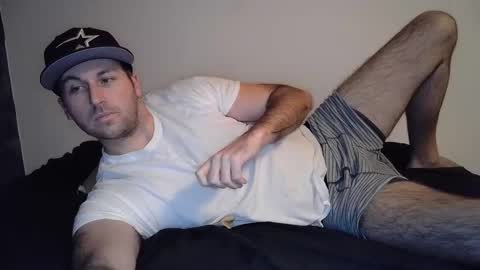 Snapshot of theetwohander chatting on 02.19.25 Theetwohander online show from 02.19.25