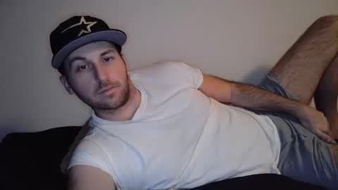 Snapshot of theetwohander chatting on 02.23.25 Theetwohander online show from 02.23.25