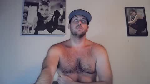 Snapshot of theetwohander chatting on 09.16.25 Theetwohander online show from 09.16.25