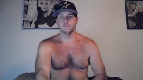 Snapshot of theetwohander chatting on 09.17.25 Theetwohander online show from 09.17.25