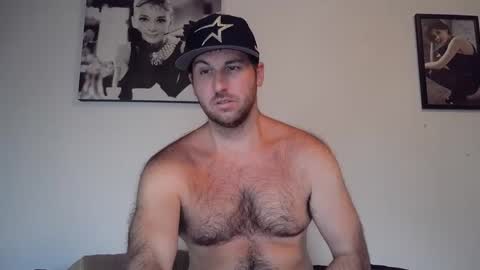 Snapshot of theetwohander chatting on 09.22.25 Theetwohander online show from 09.22.25
