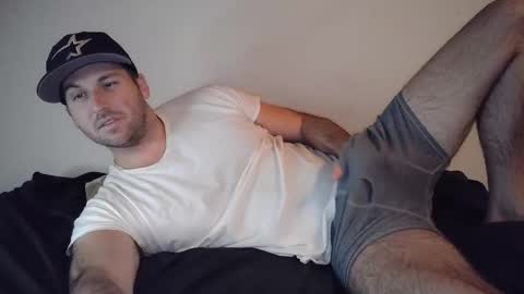 Snapshot of theetwohander chatting on 10.19.25 Theetwohander online show from 10.19.25