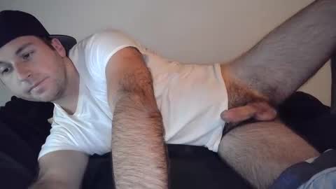 Snapshot of theetwohander chatting on 10.28.25 Theetwohander online show from 10.28.25