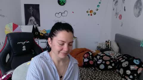 Snapshot of thefarmergirl chatting on 05.15.26 TheFarmergirl online show from 05.15.26
