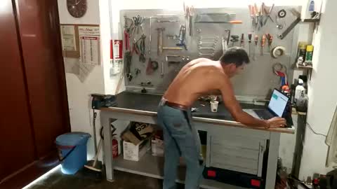 Snapshot of thefarmerpaul chatting on 09.10.25 Paul online show from 09.10.25