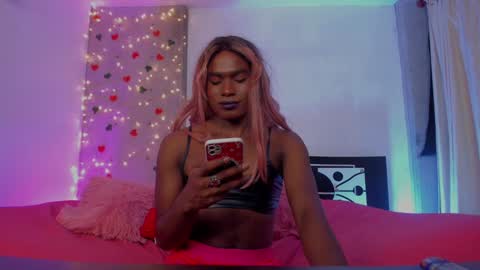 Snapshot of thegoldenbitch chatting on 01.11.25 Goldie online show from 01.11.25