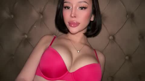 Elle  dont forget to folloW me and thumbs up online show from 03.31.26