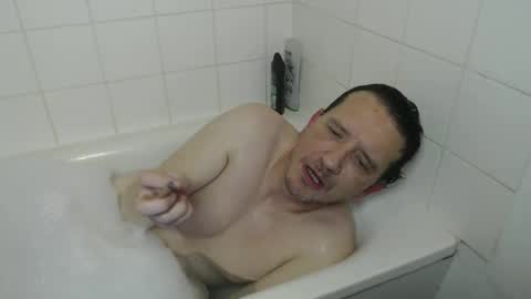 Snapshot of thegreeneyes95 chatting on 12.19.24 Green online show from 12.19.24