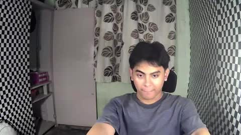 Snapshot of thehugecomeback chatting on 12.03.24 Xerxis online show from 12.03.24