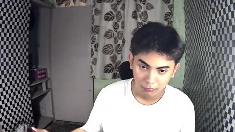 Snapshot of thehugecomeback chatting on 12.05.24 Xerxis online show from 12.05.24