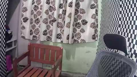 Snapshot of thehugecomeback chatting on 12.22.24 Xerxis online show from 12.22.24