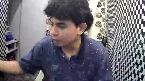 Snapshot of thehugecomeback chatting on 01.08.25 Xerxis online show from 01.08.25